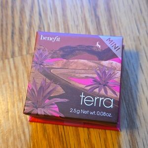 Terra WANDERful World Silky-Soft Powder Blush Mini